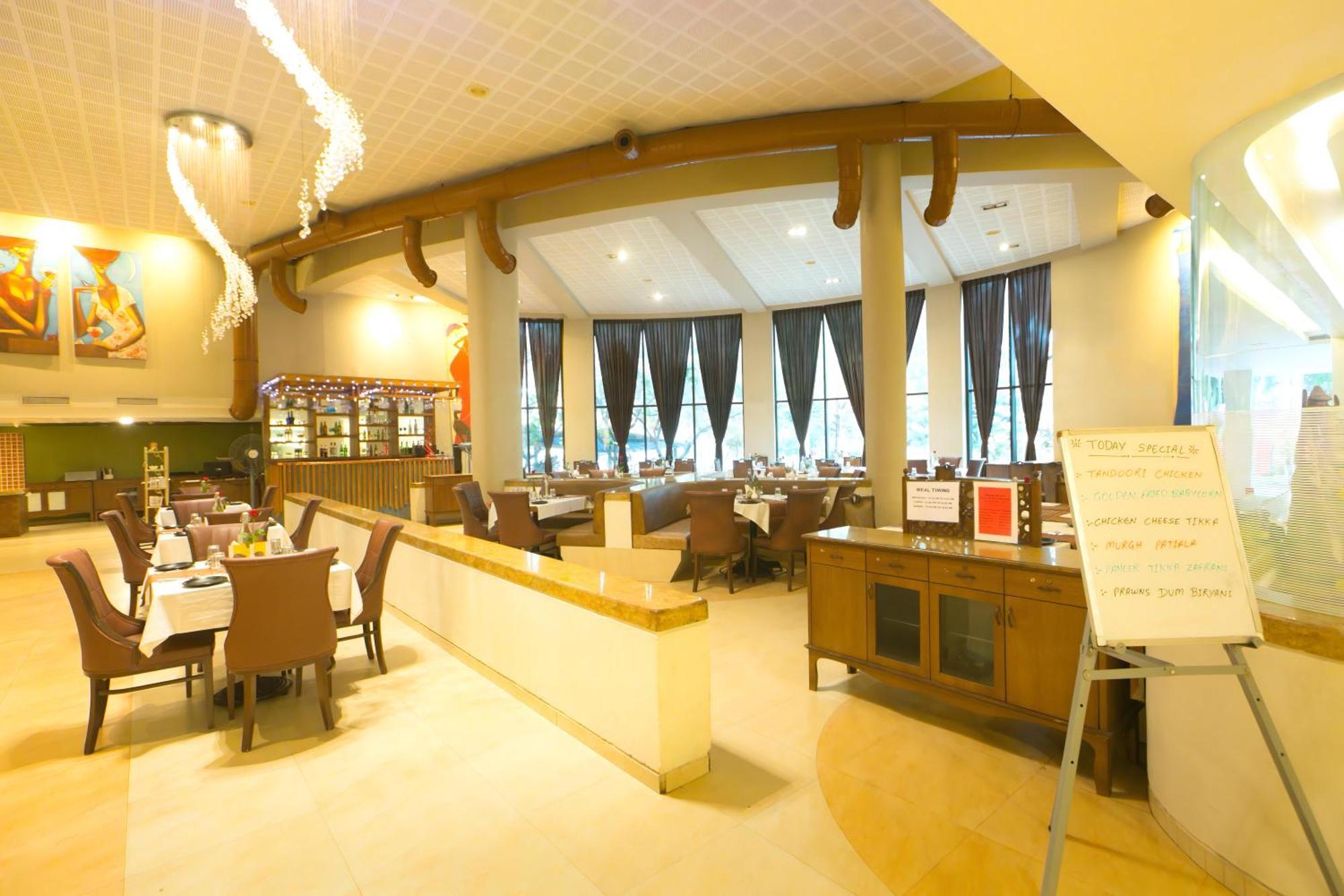 Hotel Neelam The Glitz Calangute Exterior foto